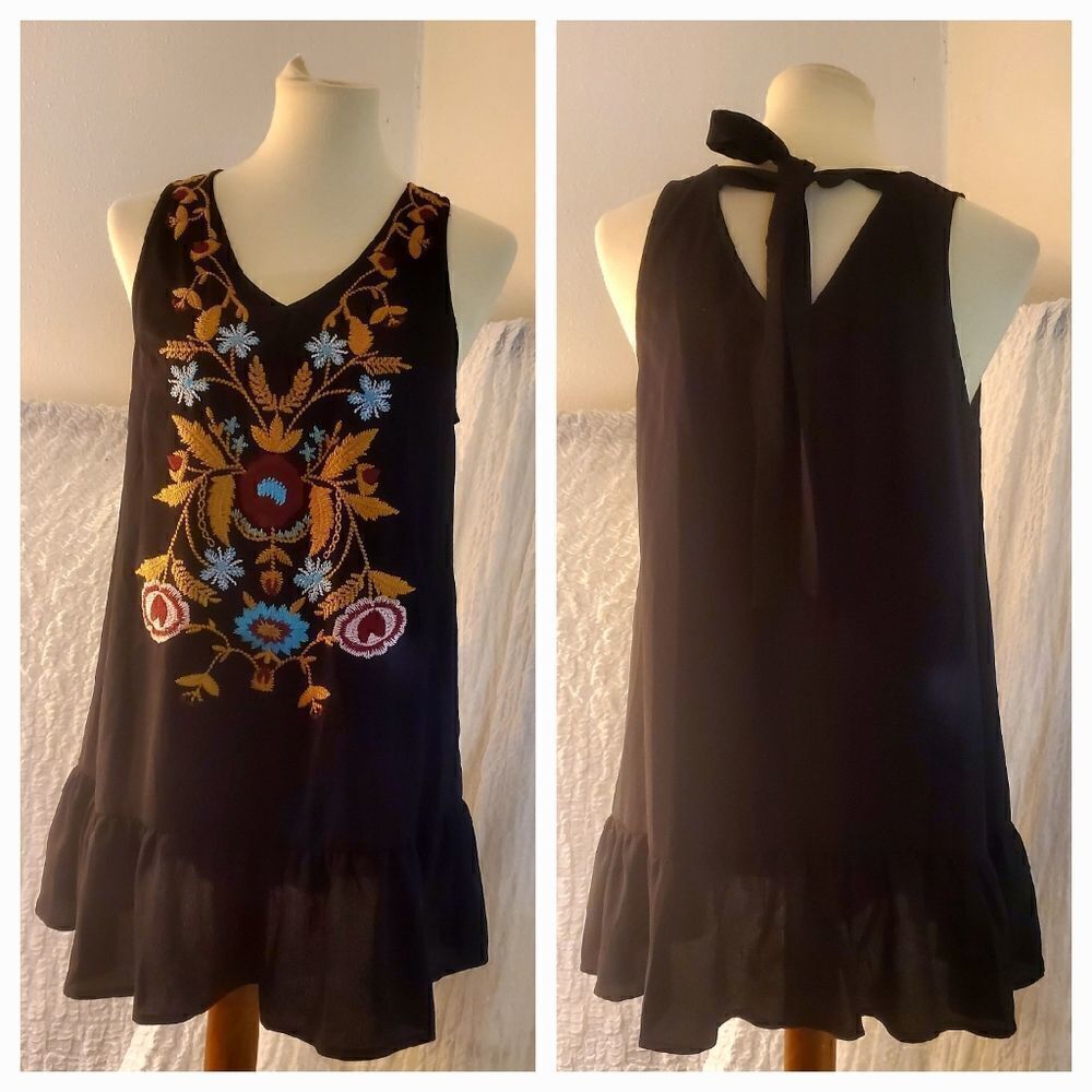 Grace & Emma Embroidered Top Size Small